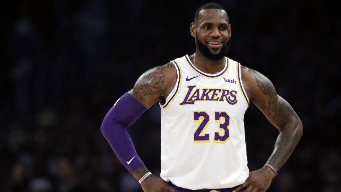 穆雷28+5约基奇26+14+8掘金终结勇士5连胜　NBA圣诞大战，勇士客场对阵掘金。